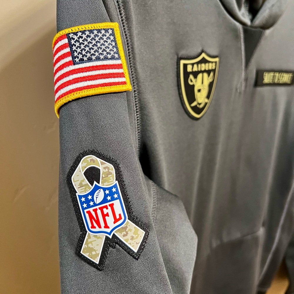 Nike Youth or women’s NFL Raiders Salute To Service Hoodie Sweatshirt Sz L NWOT